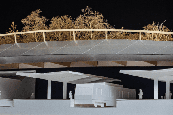 El 'Parqueducto' de Fuenlabrada, una innovadora pasarela verde sobre las vías del ferrocarril, se acerca a la realidad con la llegada de la maqueta a escala al Ayuntamiento.