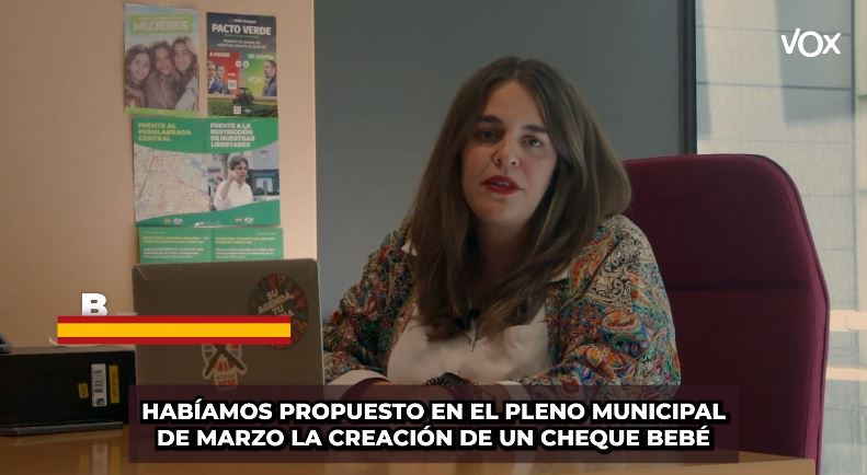 El Gobierno municipal de Fuenlabrada, liderado por el PSOE, ha votado en contra de dos propuestas presentadas por VOX para abordar la brecha maternal y el acoso escolar en el municipio, generando controversia y críticas por parte de los proponentes.