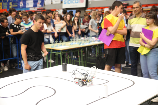 Robocampeones, el mayor evento de robótica educativa de España, se celebra el 22 de mayo en Fuenlabrada con la participación de 1.500 estudiantes de 30 centros educativos.
