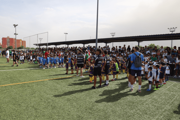 Fuenlabrada premia a 3.500 deportistas en las ligas municipales y deporte escolar, reconociendo su esfuerzo en cinco disciplinas. La entrega de trofeos se celebra en el Polideportivo Loranca y el campo de fútbol de La Aldehuela.