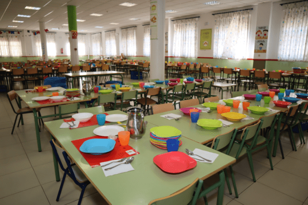 El Ayuntamiento de Fuenlabrada destina 775.000 euros para asegurar la alimentación de mil niños y niñas de familias vulnerables durante el verano, garantizando su nutrición adecuada fuera del periodo escolar.