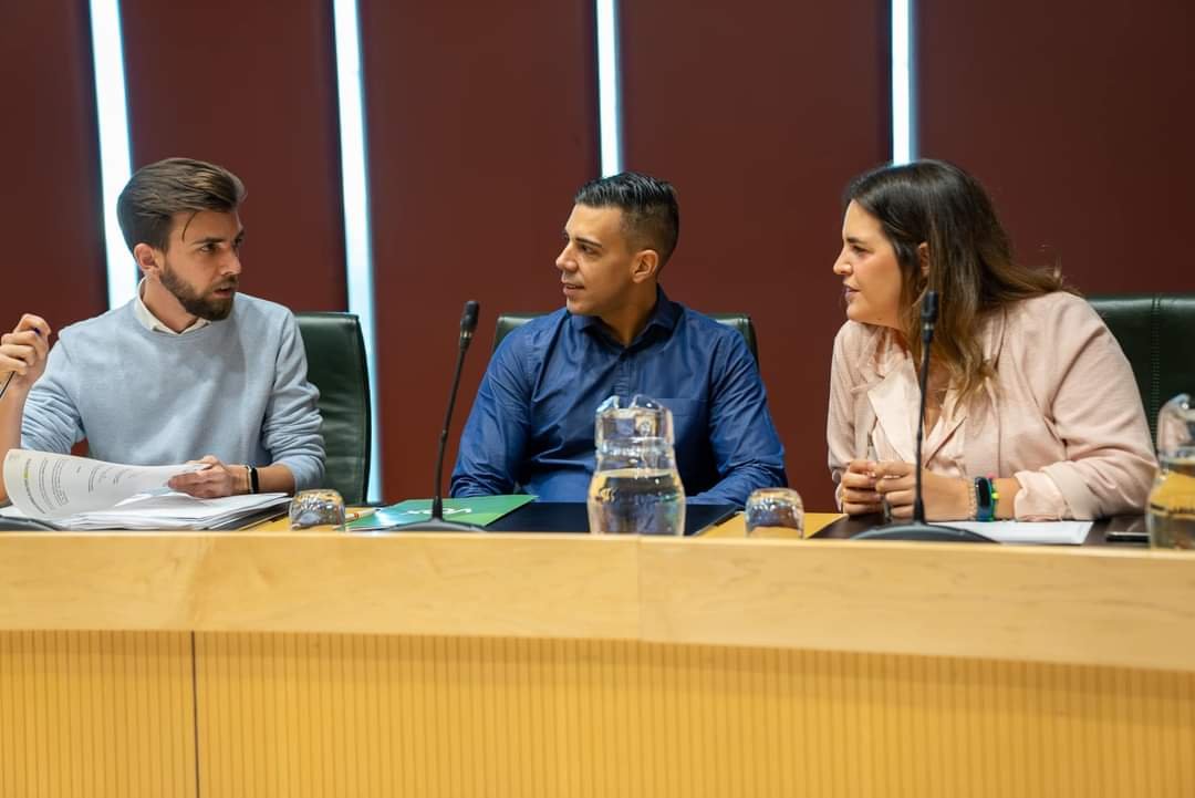 Vox ha presentado un recurso ante el Tribunal Superior de Justicia de Madrid contra la Zona de Bajas Emisiones en Fuenlabrada, denunciando restricciones a la movilidad y cargas económicas.