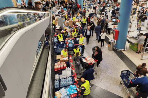 Fuenlabrada recolecta 120 toneladas de ayuda para Valencia y envía un equipo de rescate de bomberos y Protección Civil a Paiporta, afectados por la DANA, reafirmando su compromiso solidario.