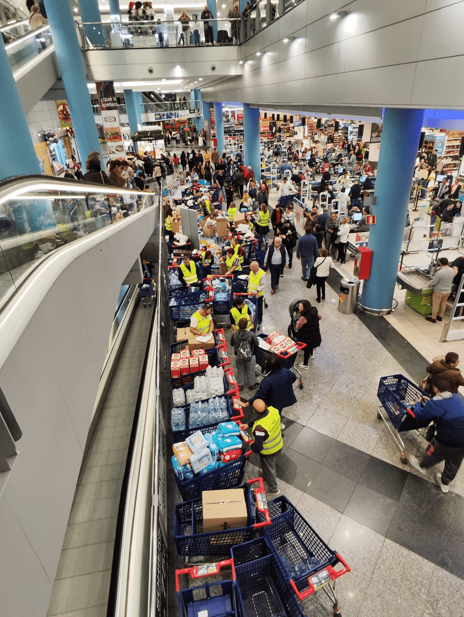Fuenlabrada recolecta 120 toneladas de ayuda para Valencia y envía un equipo de rescate de bomberos y Protección Civil a Paiporta, afectados por la DANA, reafirmando su compromiso solidario.