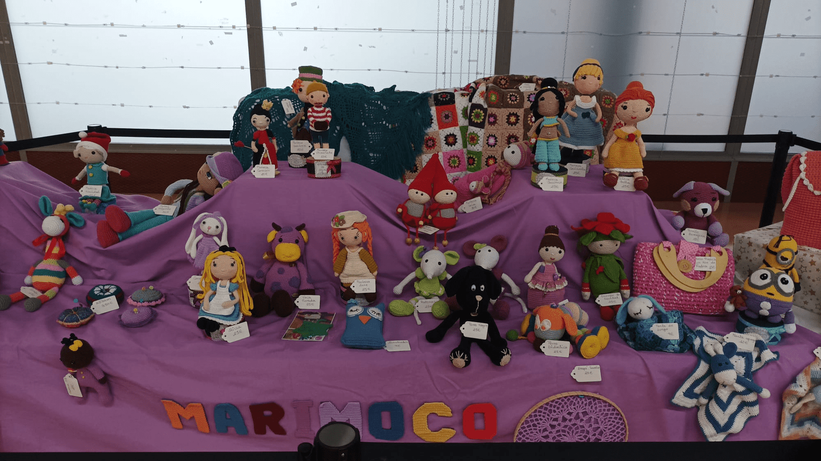 Exposiciones solidarias de Navidad en Loranca: arte artesanal y apoyo a proyectos sociales del 26 de noviembre al 23 de diciembre. Entrada gratuita.
