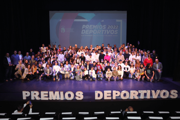 La Gala de los Premios Deportivos de Fuenlabrada homenajea hoy a 157 deportistas en 23 modalidades, celebrando su esfuerzo y compromiso en 2023.