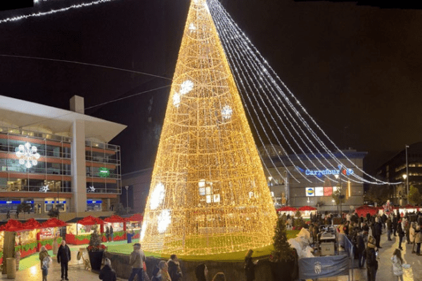 Desde su inauguración, el mercado ha sido un éxito entre los vecinos de Fuenlabrada, quienes ya han comenzado a disfrutar de este mágico rincón navideño.