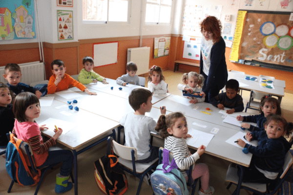 El Ayuntamiento de Fuenlabrada ha puesto en marcha ‘Fuencoles’, un ambicioso programa destinado a promover la conciliación de la vida laboral y familiar a través de actividades extraescolares en colegios públicos y la apertura de los centros educativos durante los días no lectivos.