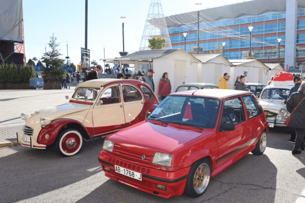 Más de medio centenar de coches clásicos recorrerán el domingo las calles de Fuenlabrada en el ya tradicional desfile y concentración de coches antiguos de la Asociación Clásicos de Fuenlabrada. 