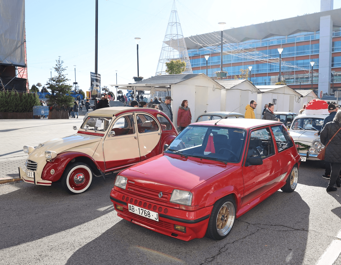 Más de medio centenar de coches clásicos recorrerán el domingo las calles de Fuenlabrada en el ya tradicional desfile y concentración de coches antiguos de la Asociación Clásicos de Fuenlabrada.