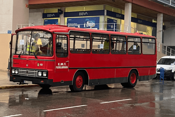‘Bus Solidario’ de la EMTF: Apoyo a las Familias Necesitadas en Navidad El ‘Bus Solidario’ de la EMTF recogerá alimentos esta tarde en la Plaza de la Constitución, apoyando a colectivos vulnerables. Además, la EMTF recibirá un premio por su excelencia en transporte urbano el 19 de diciembre.