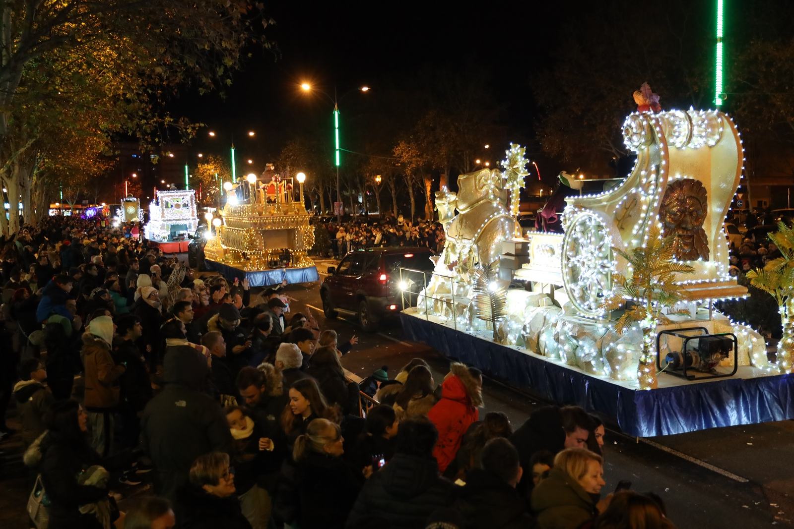 La Cabalgata de Reyes Magos 2025 en Fuenlabrada contará con 52 carrozas, un nuevo recorrido y espectáculos de animación, iniciando el 5 de enero a las 18:00 horas desde la calle Móstoles. ¡No te pierdas esta mágica celebración!