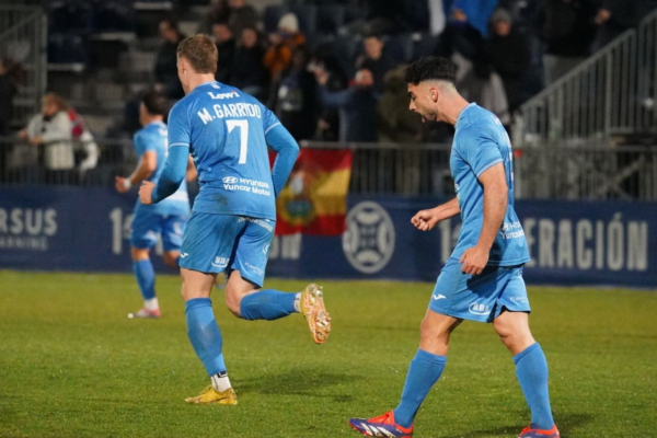 «El Fuenla mereció más, pero solo logra un empate ante el Sanluqueño» El Fuenla dominó el partido, pero la falta de puntería y un gran Samu bajo palos dejaron al equipo con un empate ante el Sanluqueño. ¡El próximo sábado, a por la victoria!