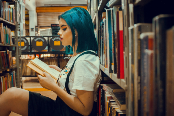 8 Libros recomendados para adolescentes: fomento de la lectura y desarrollo personal Descubre cómo la lectura juvenil puede impactar el desarrollo de los adolescentes. Recomendamos 8 libros imprescindibles para jóvenes de 12 a 18 años, que fomentan la empatía y el crecimiento personal.