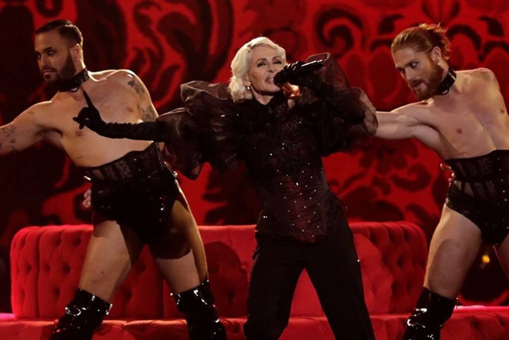 El festival previo a Eurovisión se celebra en la popular ciudad de vacaciones, pero se sigue con furor desde Madrid.