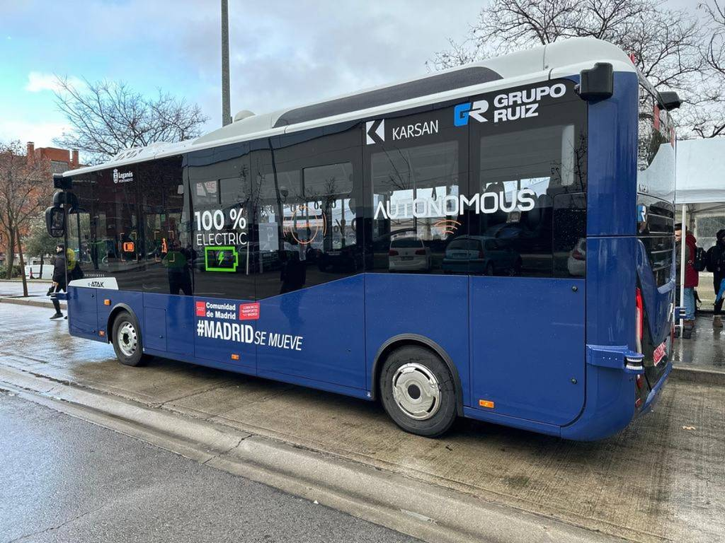 Un autobús sin conductor ha llegado esta semana al barrio de Leganés Norte, y recibe a viajeros de manera gratuita.