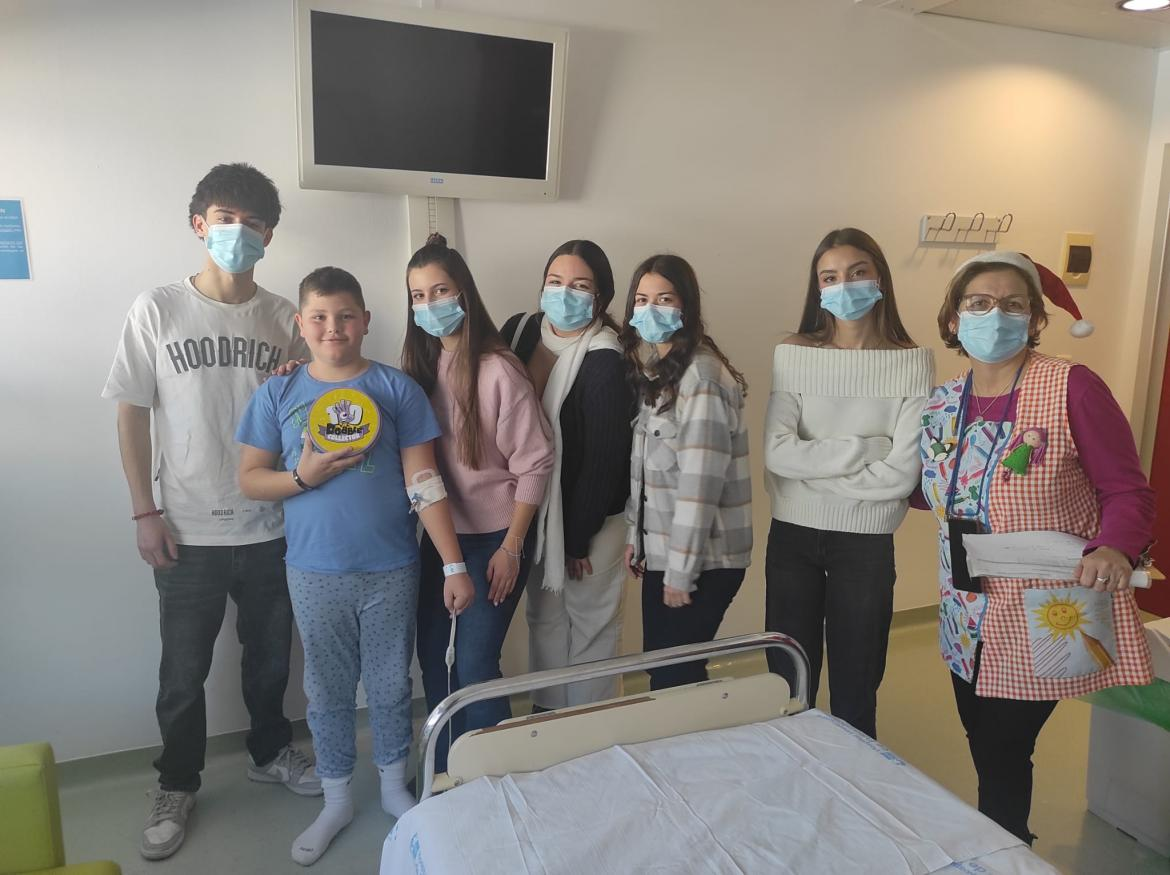 El Hospital Universitario de Fuenlabrada ha celebrado la Navidad con una amplia programación de actividades solidarias, visitas muy especiales y concursos para sus profesionales. ¡Una gran iniciativa que ha llenado de ilusión y espíritu navideño a pacientes y personal!