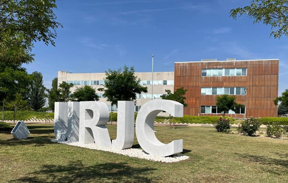 El Ayuntamiento de Fuenlabrada insta al Gobierno regional a incrementar la financiación de las universidades públicas madrileñas y a garantizar su sostenibilidad económica.