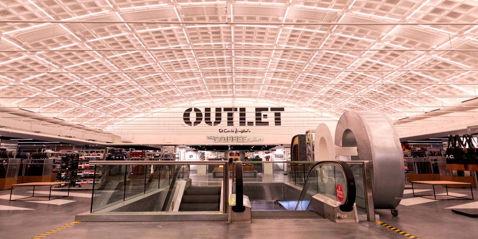 Aprovecha la cuesta de enero y descubre los mejores outlets en Madrid para comprar con grandes descuentos. Desde moda hasta tecnología, ¡encuentra todo lo que necesitas a precios irresistibles!