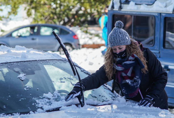 La ola de frío en Madrid trae temperaturas extremas de hasta -7ºC. Descubre cómo protegerte y disfrutar de la ciudad durante este fenómeno invernal.