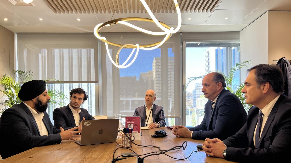 La Comunidad de Madrid ha anunciado un ambicioso plan para formar a 550 personas en ciberseguridad con el objetivo reducir el déficit de profesionales en un sector con una tasa de empleabilidad cercana al 100%.