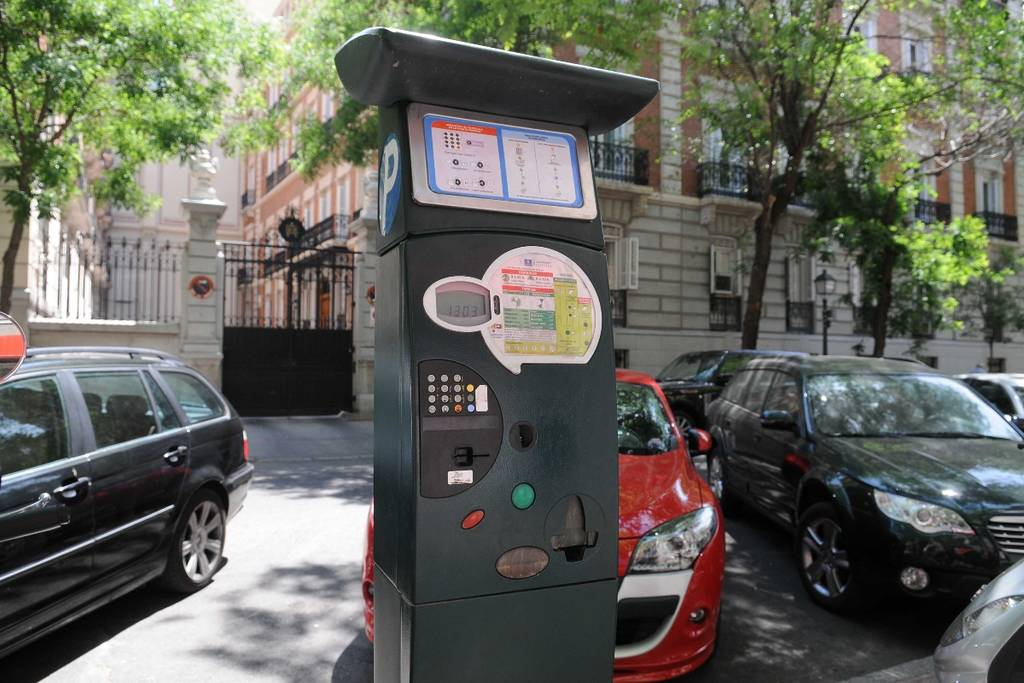 La llegada de las zonas SER en Comillas es un reflejo del compromiso del Ayuntamiento de Madrid con la movilidad sostenible y el bienestar de sus vecinos. Esta medida no solo reducirá el caos del aparcamiento, sino que también contribuirá a una gestión más eficiente del espacio urbano en el distrito de Carabanchel