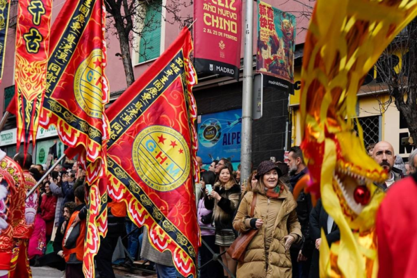 Año Nuevo Chino en Madrid: Todo lo que necesitas saber para celebrar el Festival de la Primavera 2025 El Festival de la Primavera no solo es una oportunidad para celebrar el inicio del Año de la Serpiente, sino también para sumergirte en la rica cultura china sin salir de Madrid. Desde desfiles espectaculares hasta experiencias gastronómicas únicas, esta es una celebración que une tradición y modernidad.