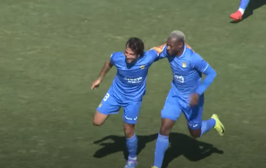 El CF Fuenlabrada remonta y vence 2-1 al Yeclano Deportivo en el Estadio Fernando Torres, sumando tres puntos clave en la Primera Federación.