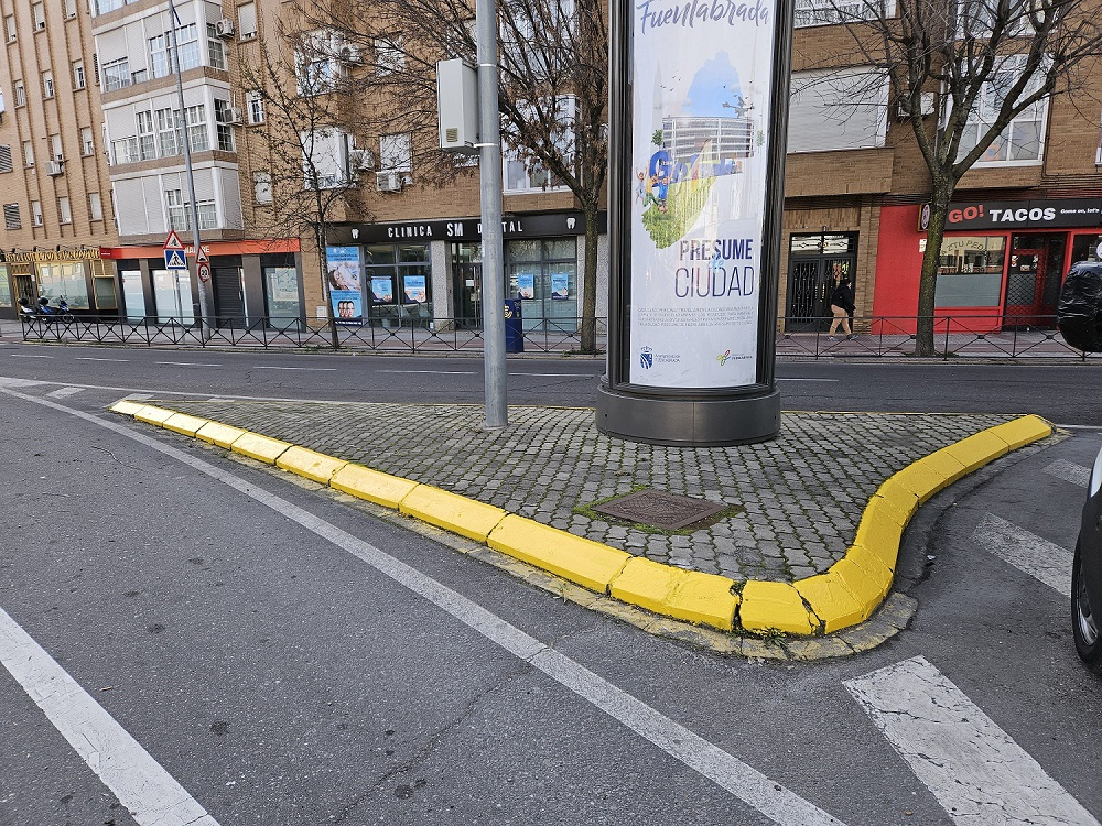 El Ayuntamiento mejora la seguridad vial con el mantenimiento de la señalética en glorietas e intersecciones. Conoce los detalles de estas actuaciones.