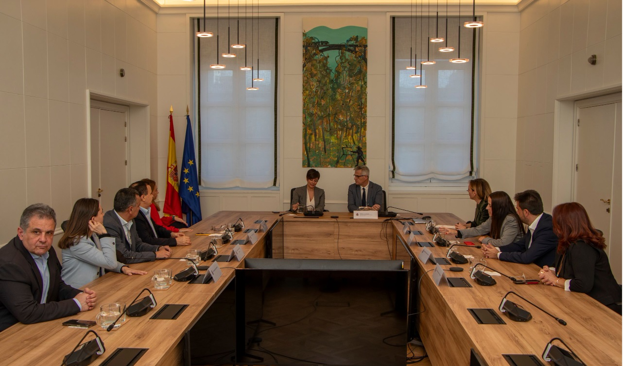 Diez ciudades, incluida Fuenlabrada, presentan al Gobierno una iniciativa legislativa para intervenir el precio del alquiler y facilitar el acceso a la vivienda.