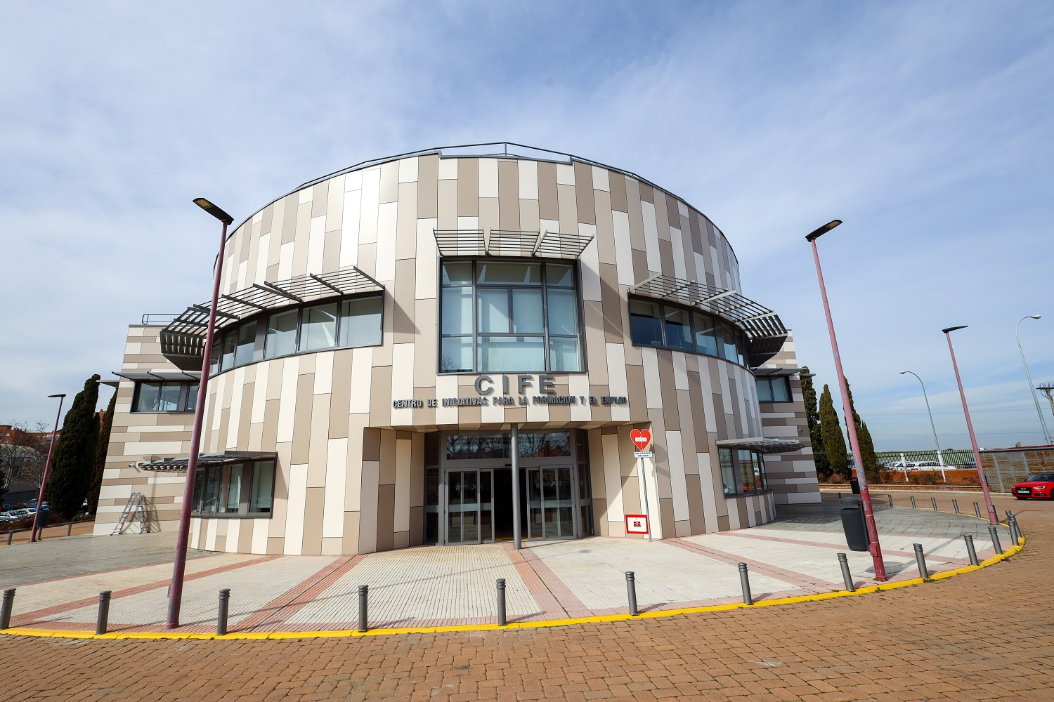 Finalizan las obras de rehabilitación del CIFE en Fuenlabrada, con mejoras en accesibilidad, sostenibilidad y eficiencia energética gracias a los fondos europeos Next Generation.