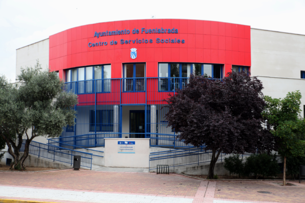 Talleres para mejorar la convivencia familiar entre padres, madres y adolescentes Los talleres gratuitos de la Escuela de Familias y Adolescencia ayudan a padres y madres a mejorar la convivencia y la comunicación con sus hijos adolescentes a través de estrategias prácticas y cercanas.