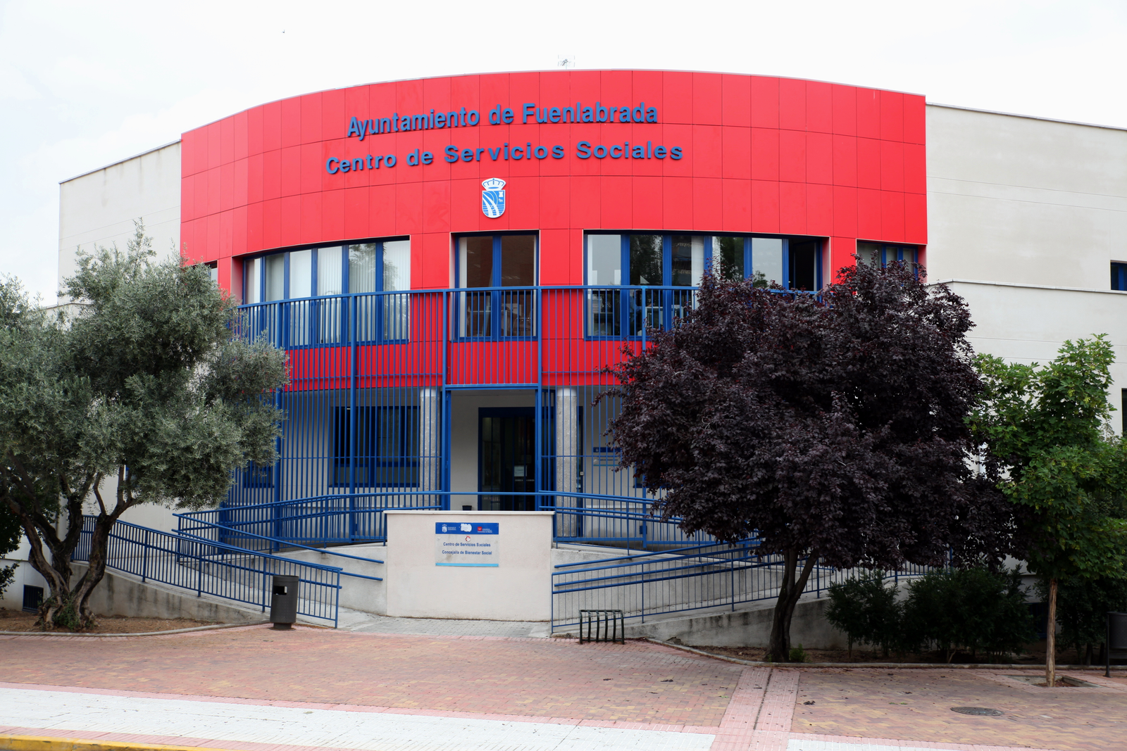 Los talleres gratuitos de la Escuela de Familias y Adolescencia ayudan a padres y madres a mejorar la convivencia y la comunicación con sus hijos adolescentes a través de estrategias prácticas y cercanas.