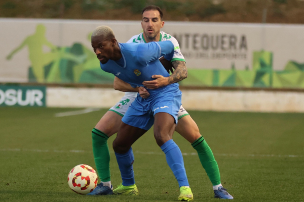 El Fuenla vuelve a la victoria por la puerta grande El CF Fuenlabrada rompe su mala racha con una victoria espectacular ante el Antequera (2-4). Cedric e Ilies lideraron un partido lleno de emoción y polémica.