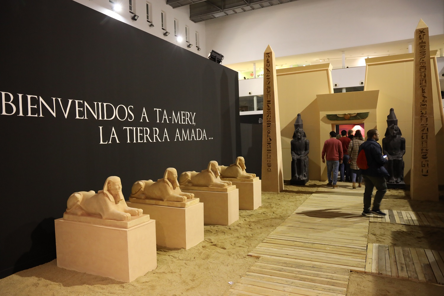La exposición Tesoros de Egipto en el CEART de Fuenlabrada amplía su horario tras recibir más de 12.000 visitantes en dos fines de semana. ¡Descúbrela hasta el 29 de junio!