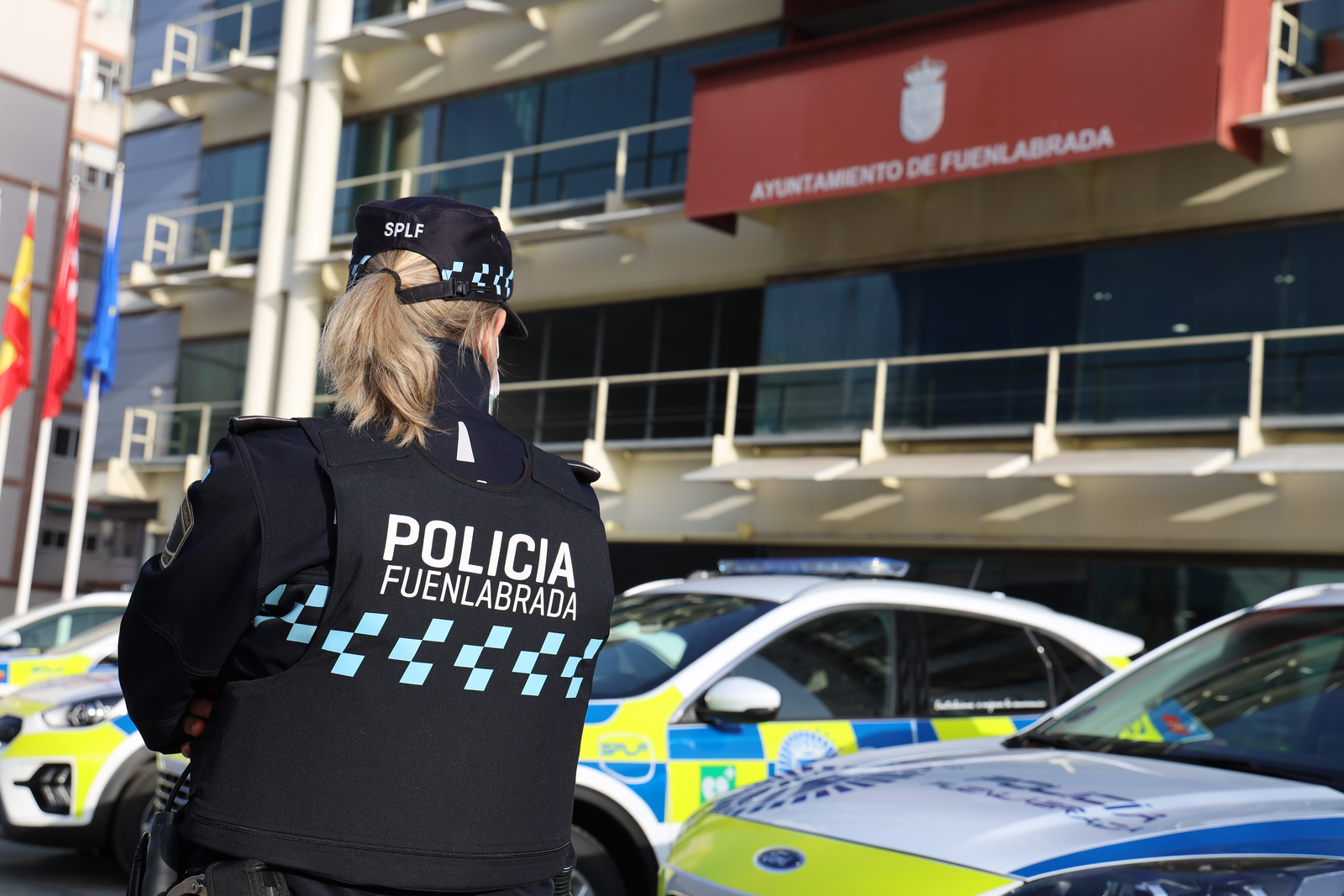 Un hombre de Fuenlabrada sobrevivió a una parada cardiorrespiratoria gracias a la rápida intervención de la Policía Local SERPOL y una testigo. Un final feliz que resalta la importancia de la cadena de supervivencia.