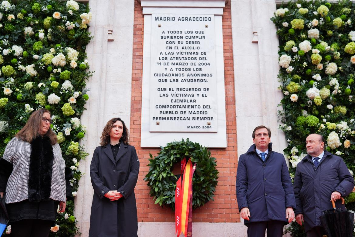 Madrid conmemora el 21º aniversario de los atentados del 11-M con un acto solemne en la Puerta del Sol. Autoridades y asociaciones de víctimas rinden homenaje a los fallecidos y heridos.