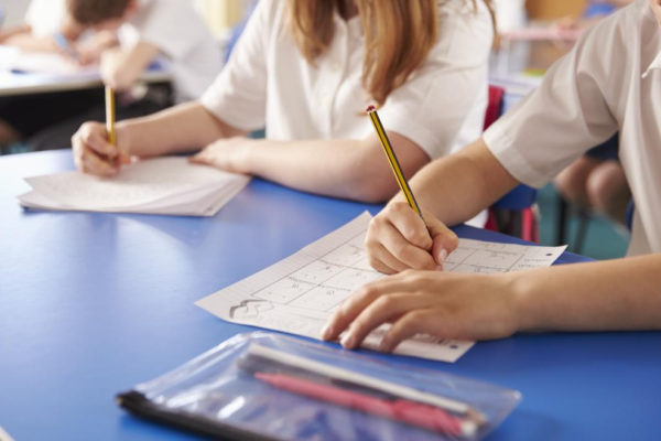 La Comunidad de Madrid amplía el Programa para alumnos con Altas Capacidades con 180 nuevas plazas La Comunidad de Madrid amplía el Programa de Enriquecimiento Educativo para alumnos con Altas Capacidades con 180 nuevas plazas y 10 grupos adicionales para el curso 2025/26.