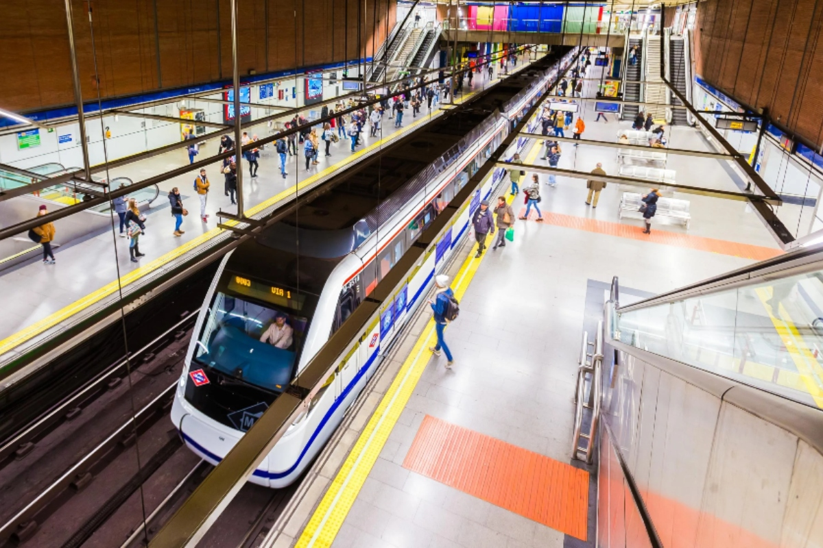 La ampliación de la línea 3 de Metro a Getafe se retrasa nuevamente debido a las lluvias y conexiones pendientes con MetroSur. La fecha de inauguración se pospone tras Semana Santa.