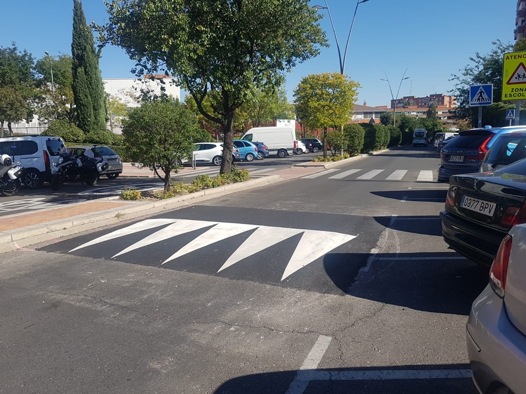 El Ayuntamiento instalará 30 nuevos atemperantes en 16 calles para mejorar la seguridad vial. Las obras comenzarán en abril y durarán cuatro meses.