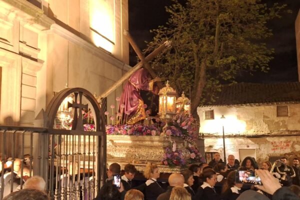 Miércoles Santo en Fuenlabrada: actos litúrgicos y procesiones del 16 de abril de 2025 Descubre los actos del Miércoles Santo en Fuenlabrada este 16 de abril: misa de costaleros y la solemne procesión de Jesús Nazareno por las calles del centro de Fuenlabrada