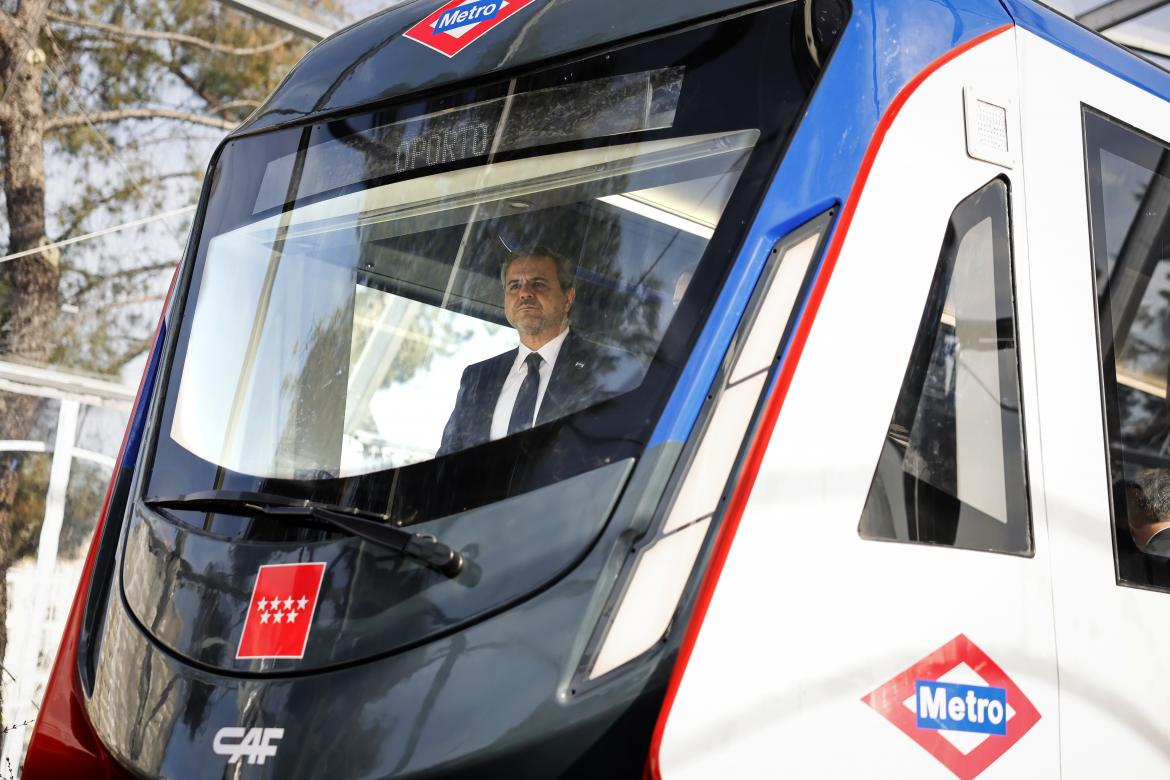 La Comunidad de Madrid expone en la Plaza de Colón la maqueta a tamaño real de los nuevos trenes de la Línea 6 de Metro, que entrarán en funcionamiento en 2027.