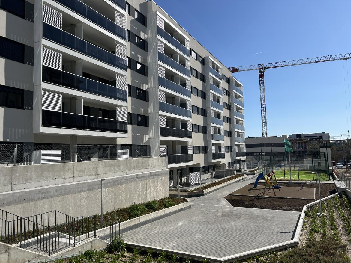 La Comunidad de Madrid licita 3.404 viviendas del Plan Vive Solución Joven para menores de 35 años. El objetivo es alcanzar 13.000 hogares durante la legislatura.