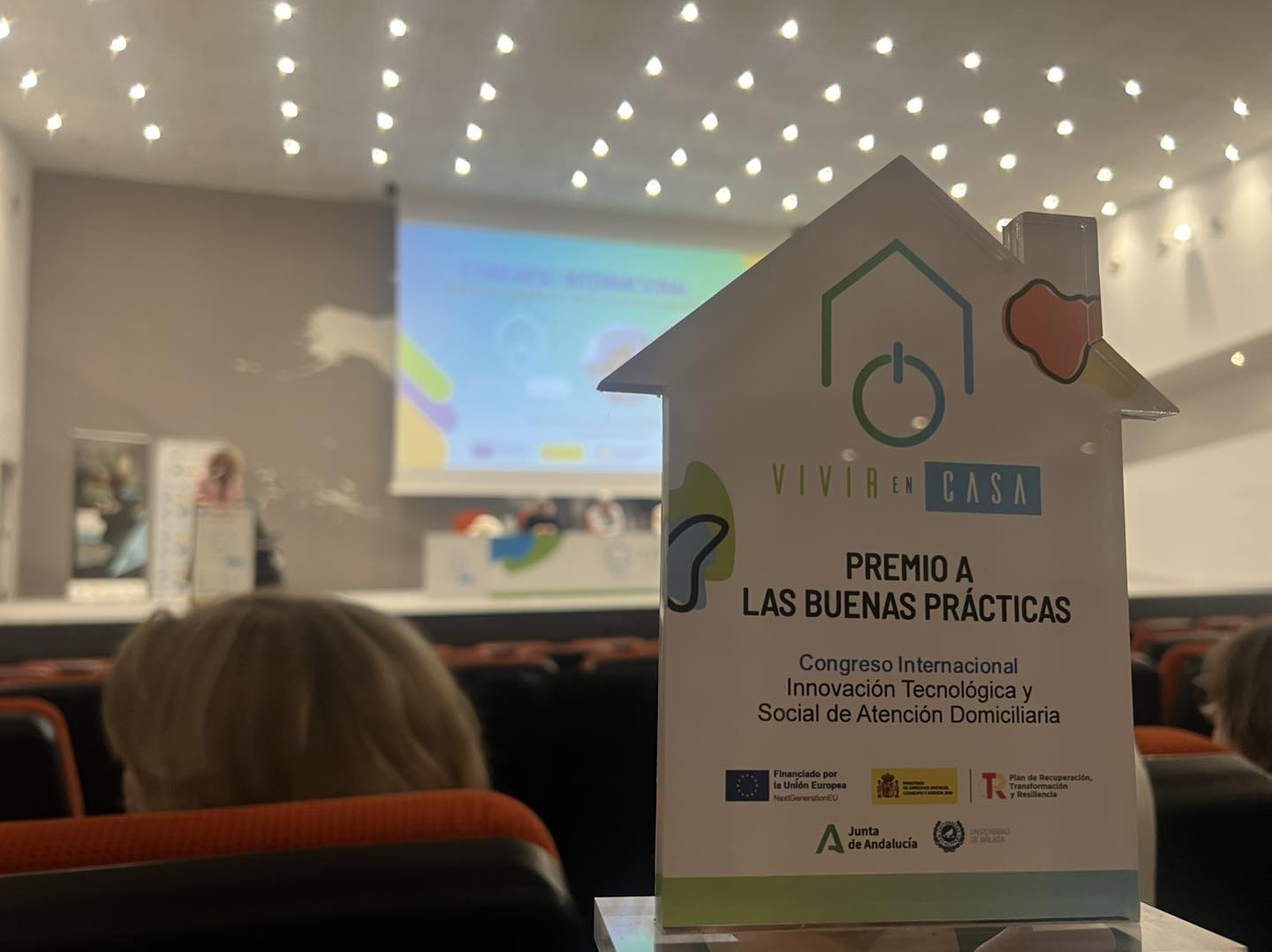 Fuenlabrada recibe un premio internacional por su innovador proyecto de atención domiciliaria a personas dependientes con robots. Pionera en la Comunidad de Madrid.
