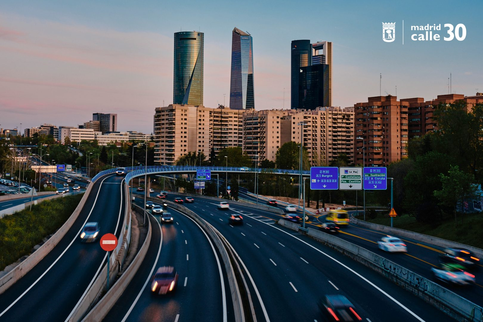 El Ayuntamiento de Madrid instalará balizas en los túneles de la M-30 para permitir la navegación con Google Maps y Waze. El sistema estará operativo en 2025.