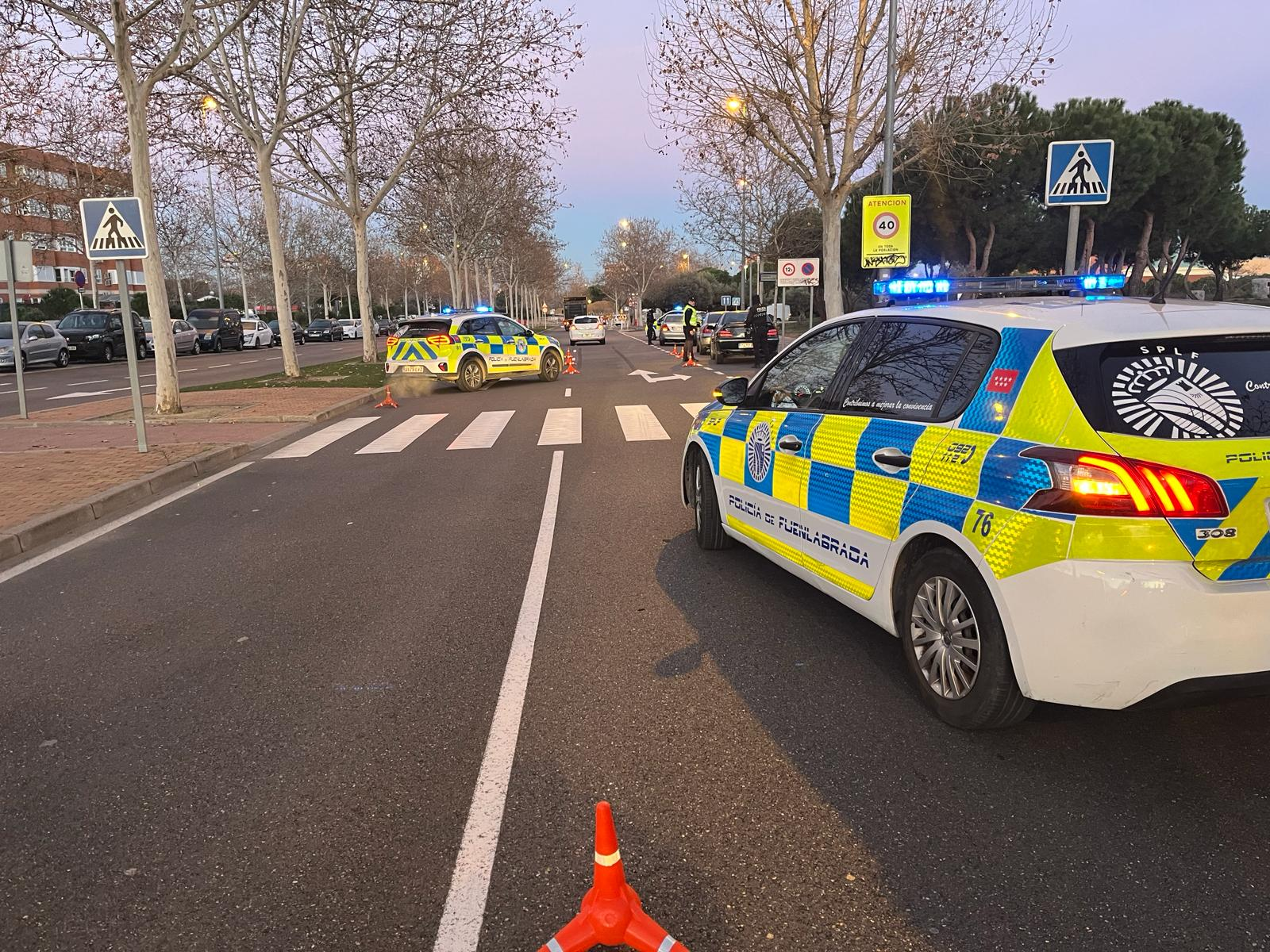 Fuenlabrada refuerza los controles de velocidad en vías urbanas con la campaña ‘Calmar el Tráfico’, en colaboración con la DGT, para mejorar la seguridad vial y prevenir accidentes.
