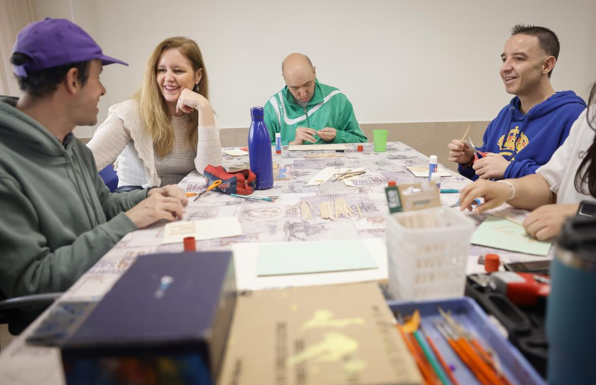 La Comunidad de Madrid activará en mayo la renovación automática del grado de discapacidad mediante SMS, evitando trámites presenciales u online.