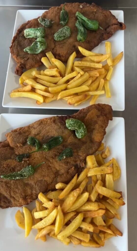 Un espacio donde la tradición y la buena comida se unen para ofrecer una experiencia gastronómica inolvidable. Especializado en auténticas parrilladas, arroces y platos españoles. Destaca por su ambiente acogedor y familiar, ideal para disfrutar de una comida con amigos, familiares o compañeros de trabajo.