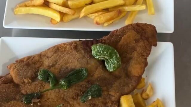 Un espacio donde la tradición y la buena comida se unen para ofrecer una experiencia gastronómica inolvidable. Especializado en auténticas parrilladas, arroces y platos españoles. Destaca por su ambiente acogedor y familiar, ideal para disfrutar de una comida con amigos, familiares o compañeros de trabajo.