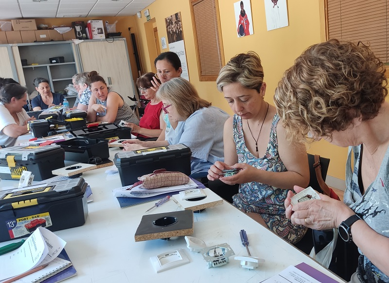 Fuenlabrada lanza el proyecto ‘Distrito Corresponsables’ para promover la igualdad real entre hombres y mujeres Fuenlabrada lanza el proyecto ‘Distrito Corresponsables’ para promover la igualdad real entre hombres y mujeres